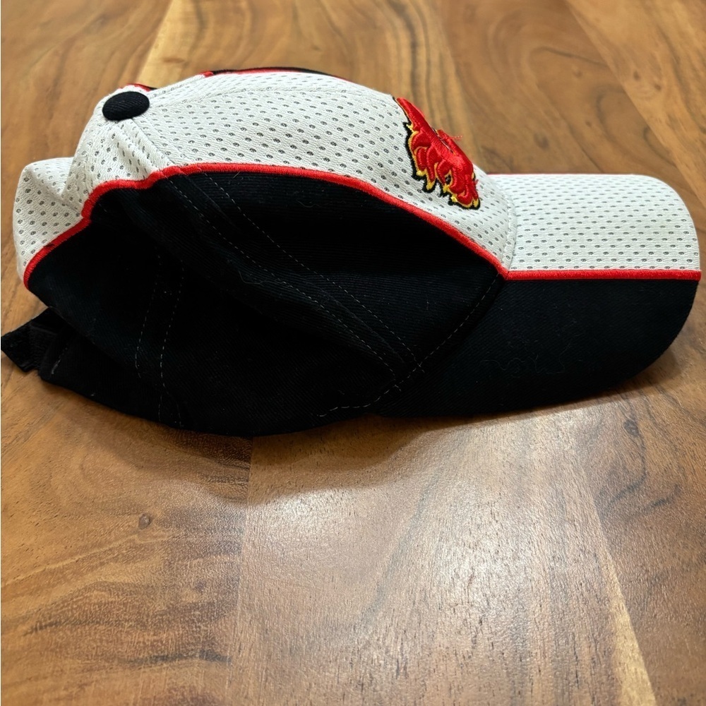 CCM Calgary Flames Vintage Hockey Cap Black Red NHL - Picture 5 of 9